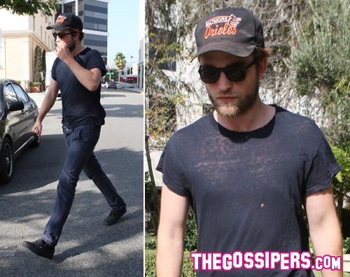 pattinson in giro Robert Pattinson non sopporta i paparazzi!