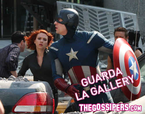 set-scarlett-chris1 set scarlett chris1 Cast stellare sul set di The Avengers