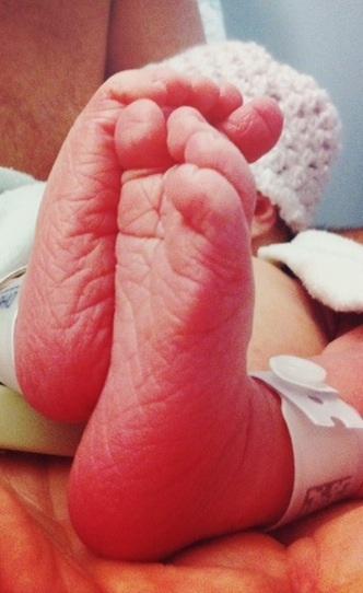 10004 alb xlarge 332x542 72495 1318358842 Tori Spelling è diventata mamma per la terza volta!