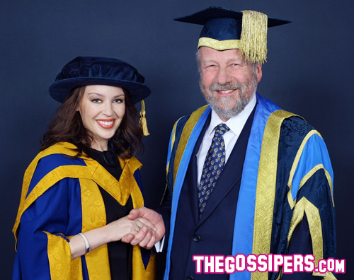 kylie laurea 2 Kylie Minogue riceve una laurea honoris causa