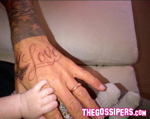 love tatuaggio La piccola Harper e il suo primo passaporto