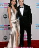 amas selena justin2 80x100 FOTO GALLERY: Le star sul red carpet degli AMAs 2011