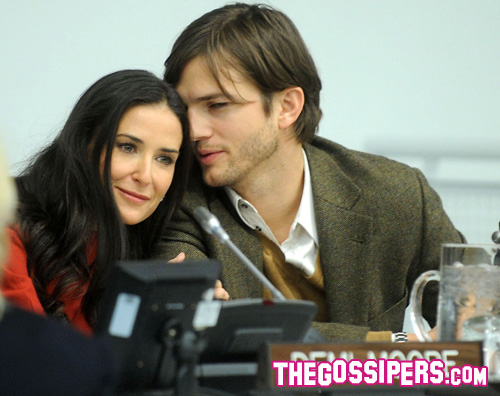 demi moore ashton Finalizzato il divorzio tra Ashton Kutcher e Demi Moore