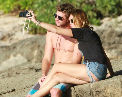 miley liam hawaii1 Miley Cyrus alle Hawaii con Liam