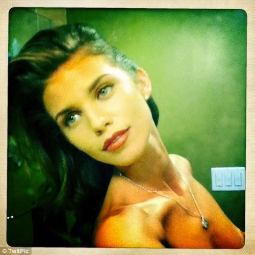 article 2084361 0F64386A00000578 251 468x474 popup 500x500 AnnaLynne McCord: topless per errore!