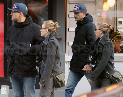 nuovouomo scarlett Scarlett Johansson mano nella mano con un nuovo uomo