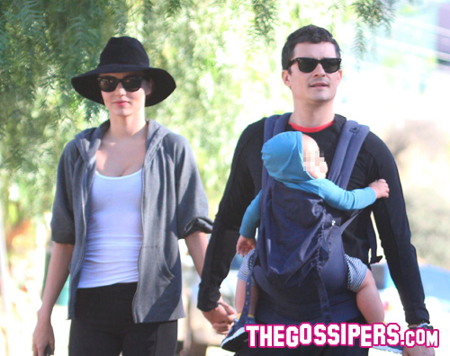 orlando passeggiata Orlando Bloom a spasso con Miranda e Flynn