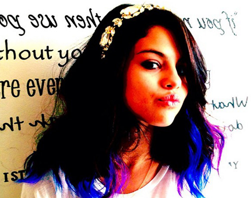selena gomez capelli Un tocco di colore per Selena Gomez