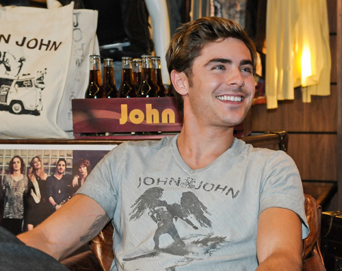 john Zac Efron in Brasile per John John