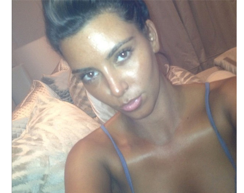 kim tan Kim Kardashian super abbronzata su Twitter
