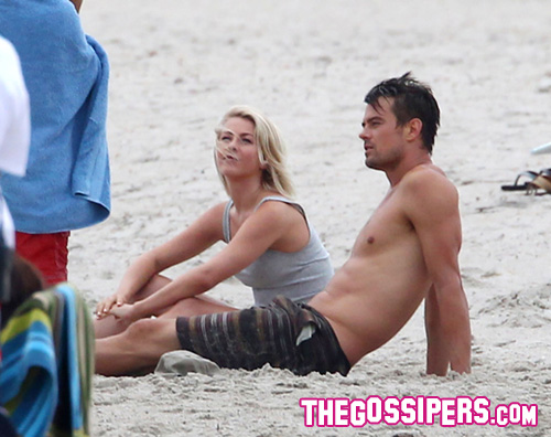 josh julianne Josh Duhamel in spiaggia con Julianne Hough