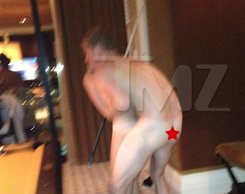 tmz harry2 Il principe Harry nudo a Las Vegas!