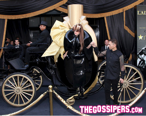 gaga carrozza Lady GaGa lancia il profumo Fame