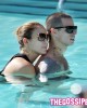 jlo piscina 80x100 FOTO GALLERY: Jennifer Lopez in piscina con Casper