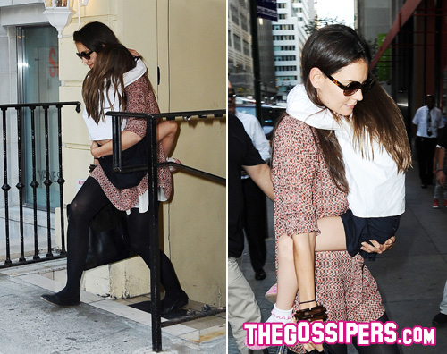 surikoala2 Suri Cruise di nuovo in modalità koala