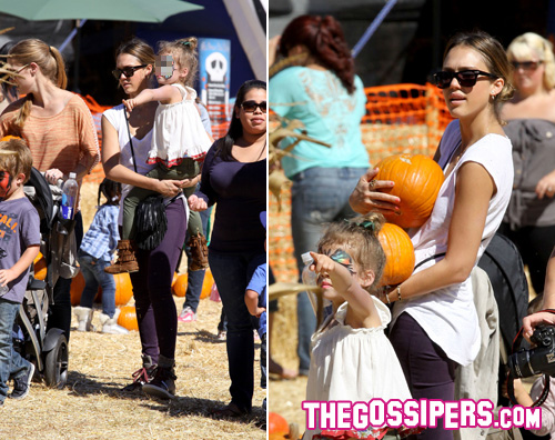 jessica-alba-zucche jessica alba zucche Jessica e Honor a caccia di zucche