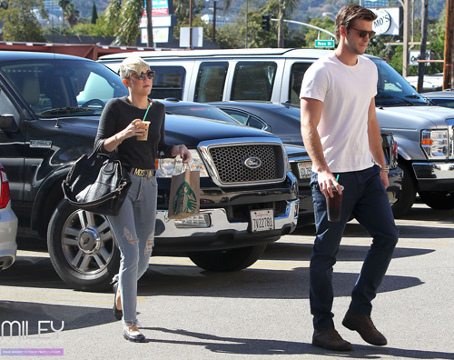 miley liam2 Liam e Miley insieme da Starbucks