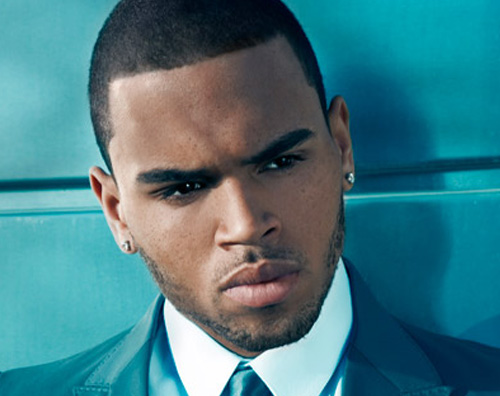 chris Chris Brown firma un contratto come modello