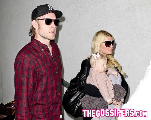 eric jessica Jessica Simpson incinta(?) in aeroporto