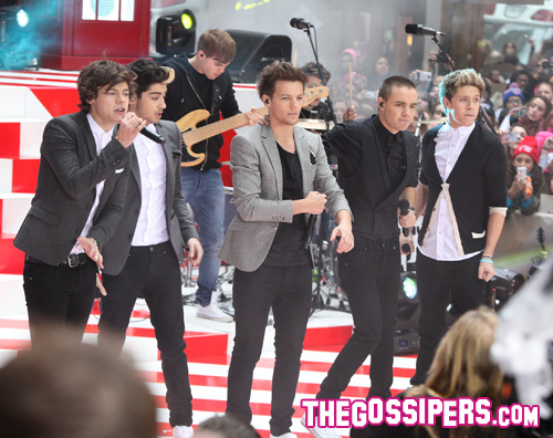 one direction Bagno di folla per gli One Direction