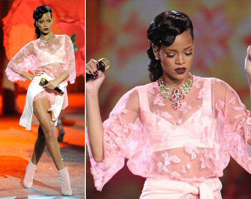 rihanna victoria 2 Rihanna sul palco della sfilata di Victorias Secret