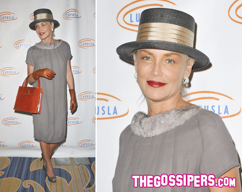 sharon stone Sharon Stone sceglie un look da Elisabetta II