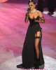 victoria rihanna canta 80x100 FOTO GALLERY: Victorias Secret Fashion Show 2012