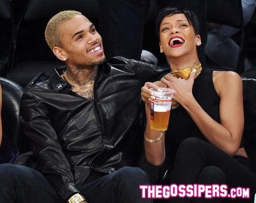 chris rihanna2 Chris Brown commenta le foto di Rihanna al Crop Over Festival