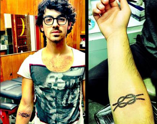 jonas tatuaggio Tatuaggio significativo per Joe Jonas
