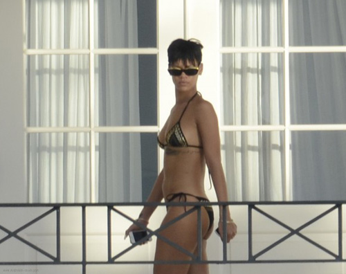 rihanna1 Rihanna si rilassa alle Barbados