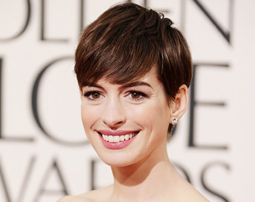 2 anne hathaway 467 Golden Globes: trucco e capelli migliori