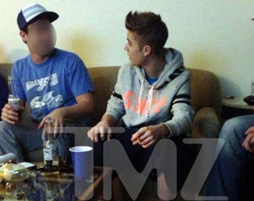 justin canna2 Justin Bieber: festini e marijuana per TMZ
