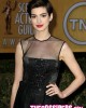 sag hathaway2 80x100 FOTO GALLERY: Il red carpet dei SAG Awards