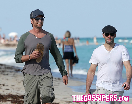 bradley1 Gerard Butler a Miami con gli amici