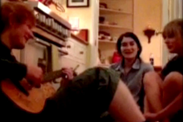 taylorswift edsheeran video holding1 Ed Sheeran ha un debole per Emma Stone