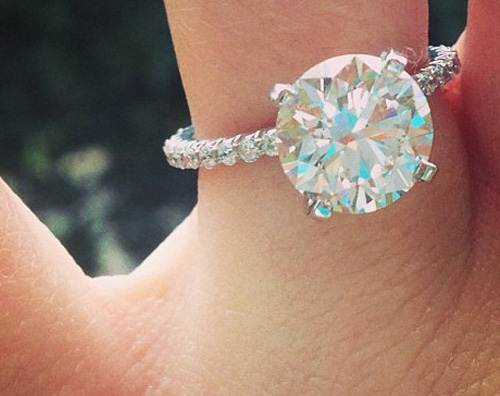 Jamie Lynn Spears sposerà il fidanzato anello Jamie Lynn Spears sposerà il fidanzato