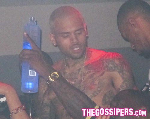 chris Chris Brown festeggia il compleanno senza Rihanna