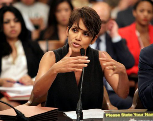 berry1 Halle Berry contro i paparazzi in tribunale