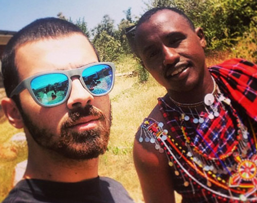 joejonas Joe Jonas è un volontario in Africa