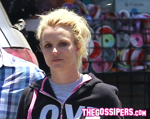 love1 Britney Spears fa acquisti con amore