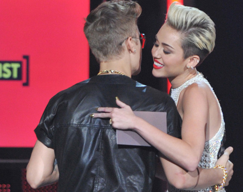 miley Miley Cyrus flirta con Justin Bieber? Impossibile!