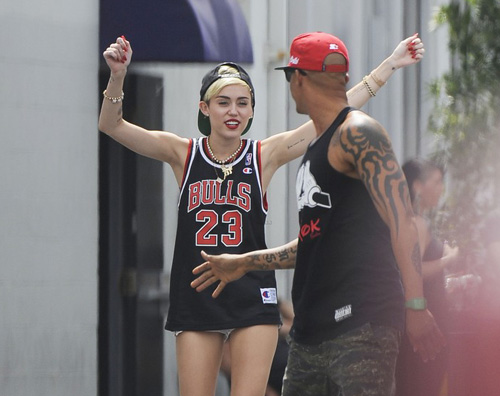 miley16 Miley Cyrus è una fan dei Chicago Bulls