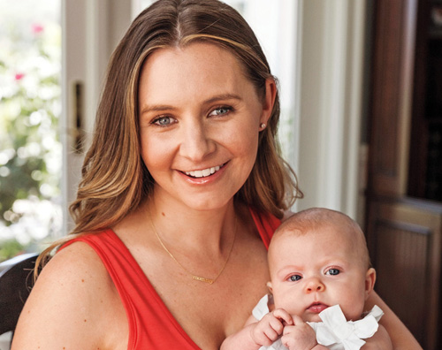 mitchell1 Beverley Mitchell presenta la piccola Kenzie