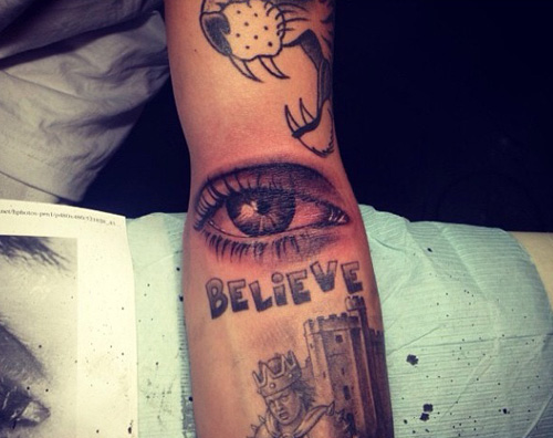 occhiobieber2 Il nuovo tatuaggio di Justin Bieber
