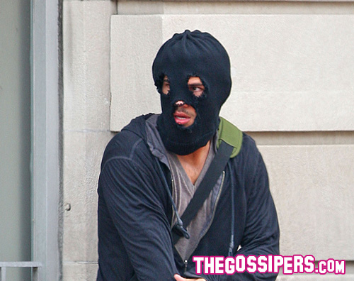 passam Chi si nasconde dietro al passamontagna?