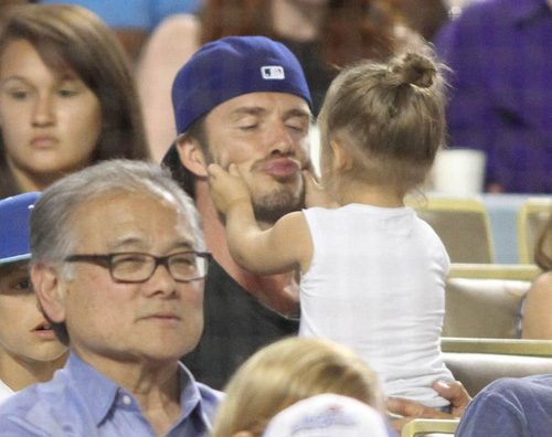 beckham harper1 David Beckham gioca con Harper allo stadio