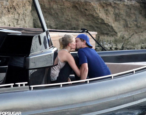 leo bacio Leonardo di Caprio innamorato ad Ibiza
