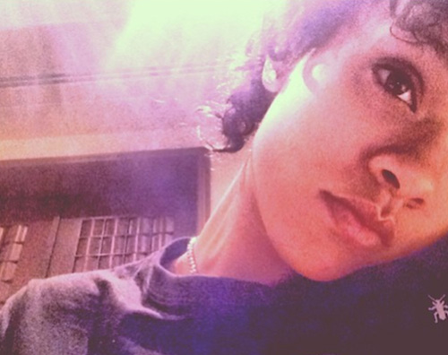 rihanna2 Rihanna cambia look: capelli ricci e corti