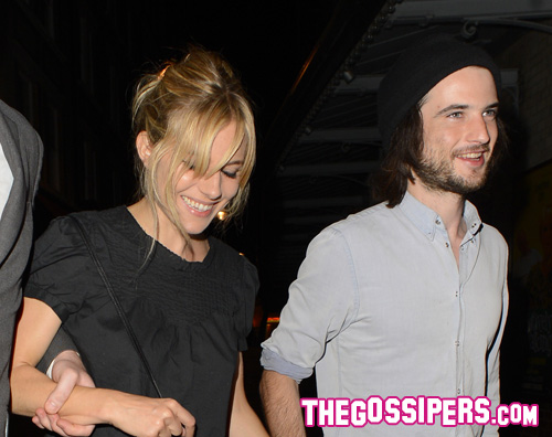 sienna1 Cena romantica per Sienna Miller e Tom Sturridge