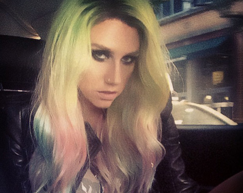 arcoblaeno Ke$ha sceglie la tinta arcobaleno